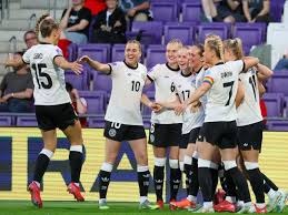 21点什么时候停牌（玩21点时何时选择停牌）